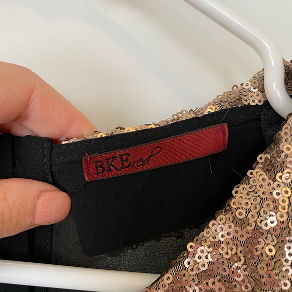 BKE Black blouse w/ gold collar Size M - Picture 2 of 3